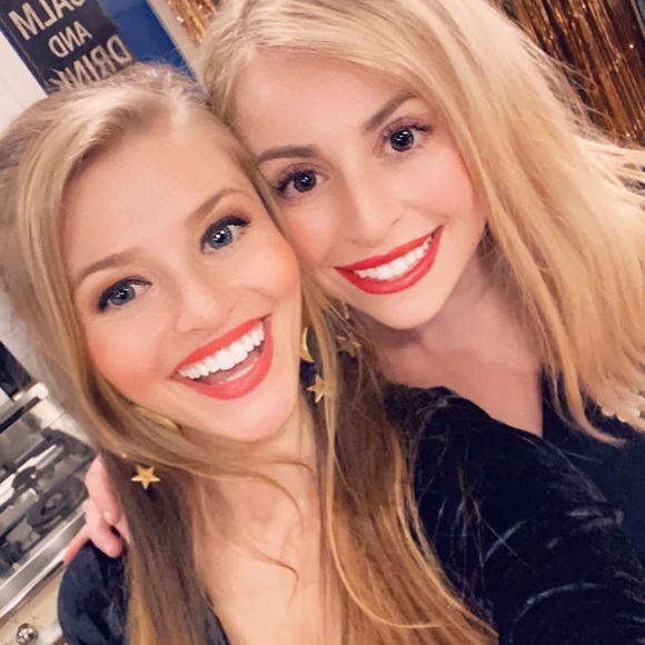 MEET THE POSHER✨🌱💖 - Picture 2 of 8